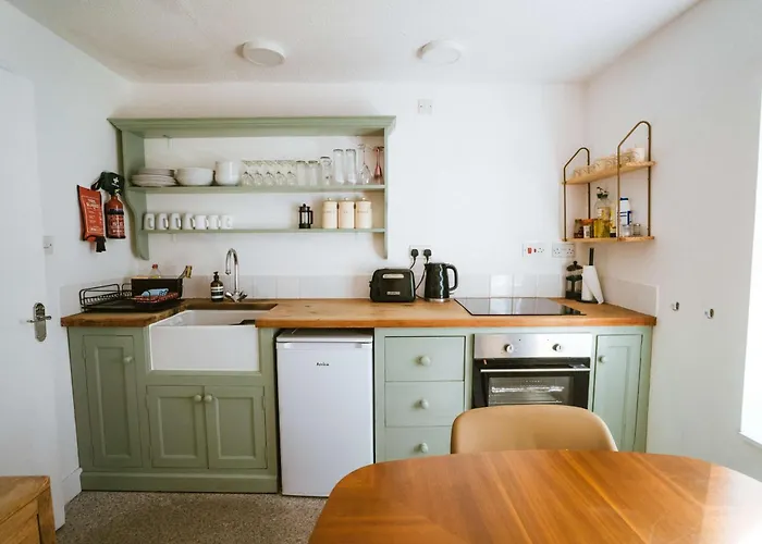 Breathtaking High Street Townhouse With Stunning Sea Views At \'The Old Fishermans Townhouse\'