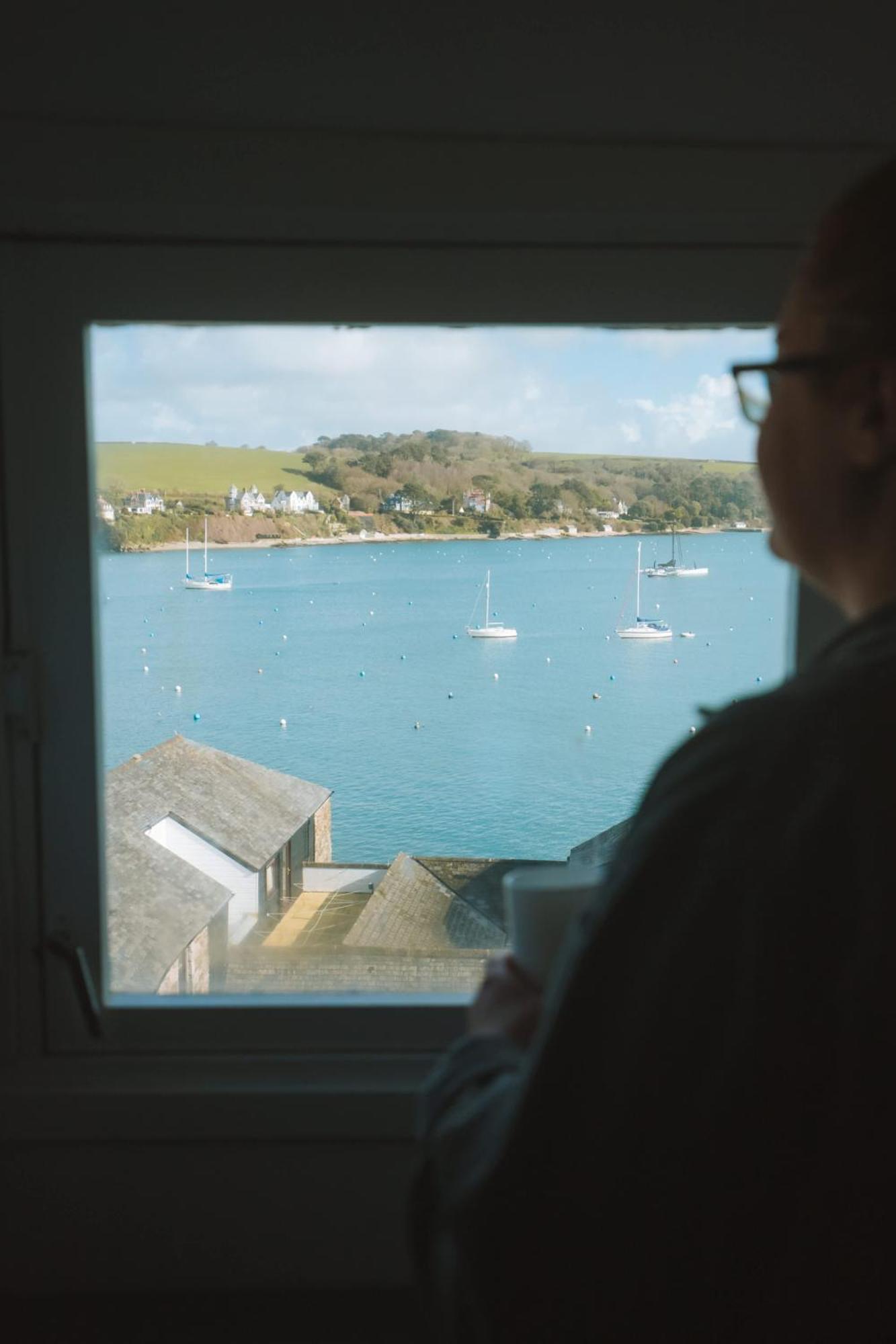 Breathtaking High Street Townhouse With Stunning Sea Views At 'the Old Fishermans Townhouse' *