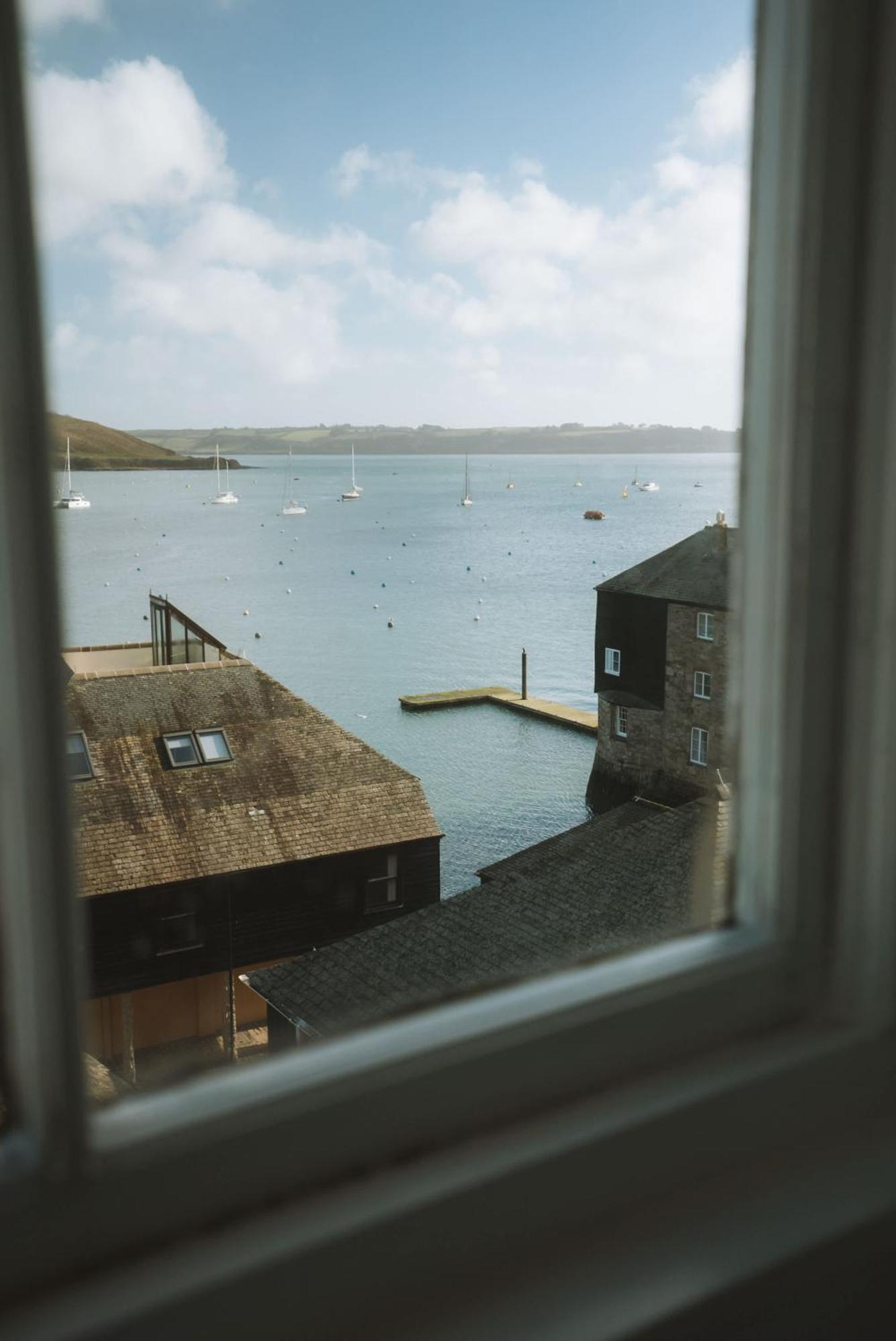 Breathtaking High Street Townhouse With Stunning Sea Views At 'the Old Fishermans Townhouse' * Falmouth